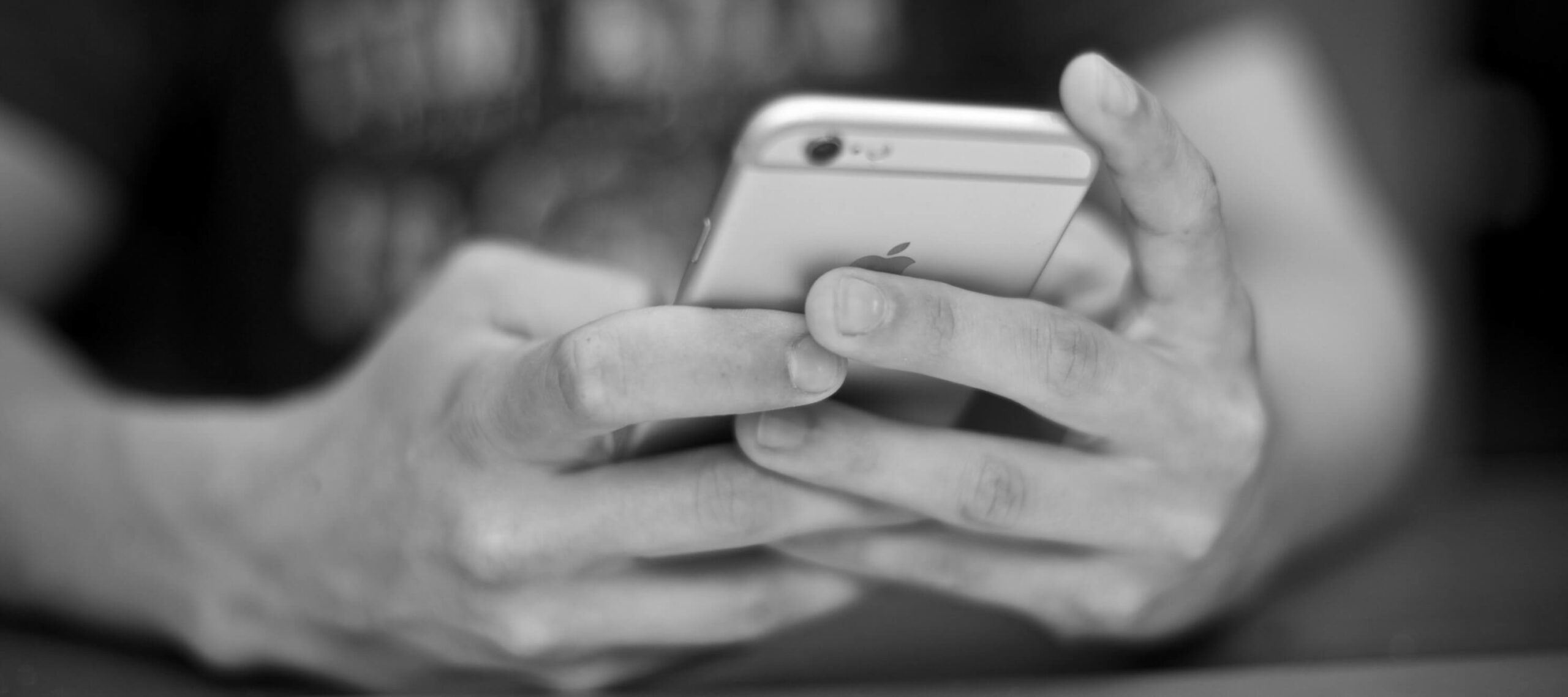 person receiving an RCS Message